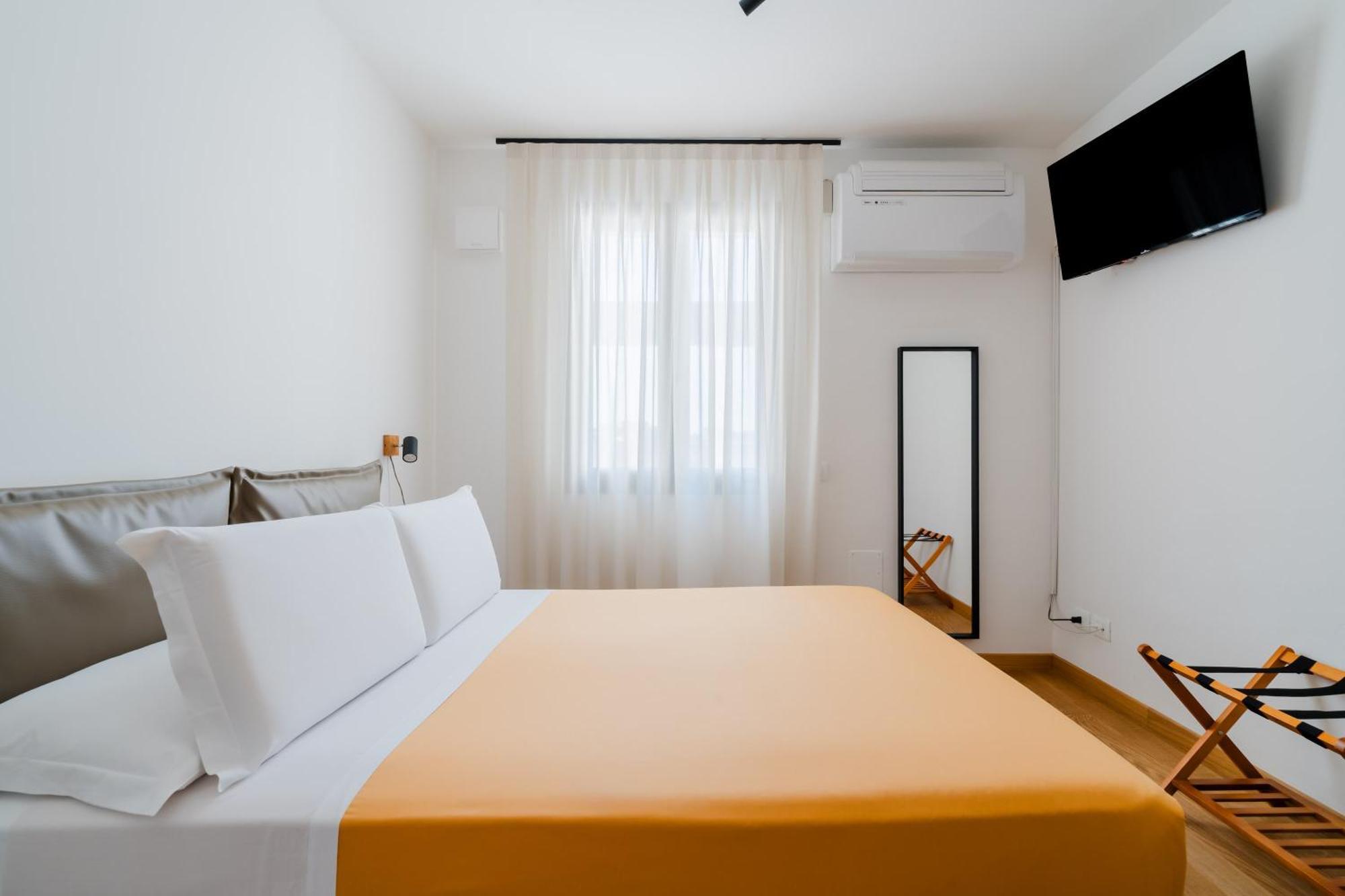 Glass House - Smart Rooms & Parking Lecce Esterno foto