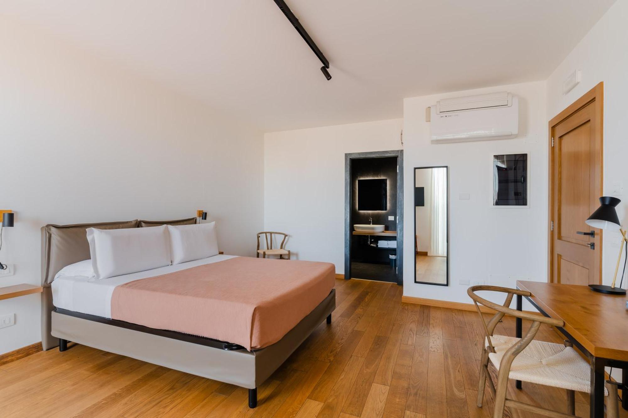Glass House - Smart Rooms & Parking Lecce Esterno foto